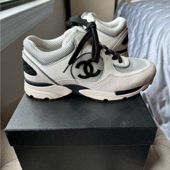 CHANEL SNEAKERS. White/grey/silvr/blk. 2022 collection. Excellent condition! - Picture 4 of 11